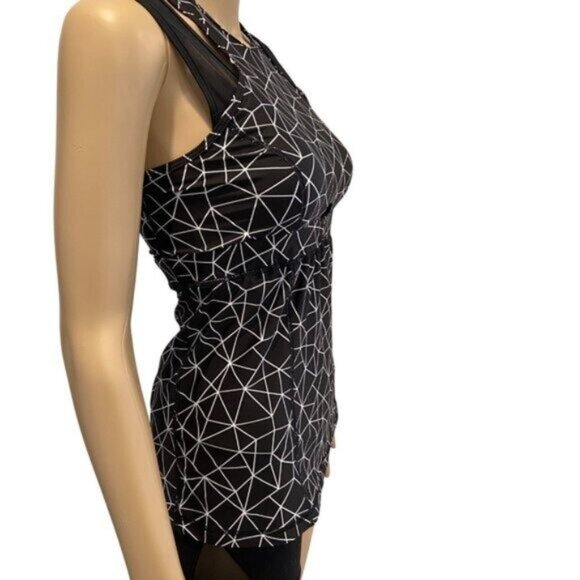 Karma Womens Geometric Print Black & White Racerback Tank Top With Built-In Bra - Picture 12 of 16